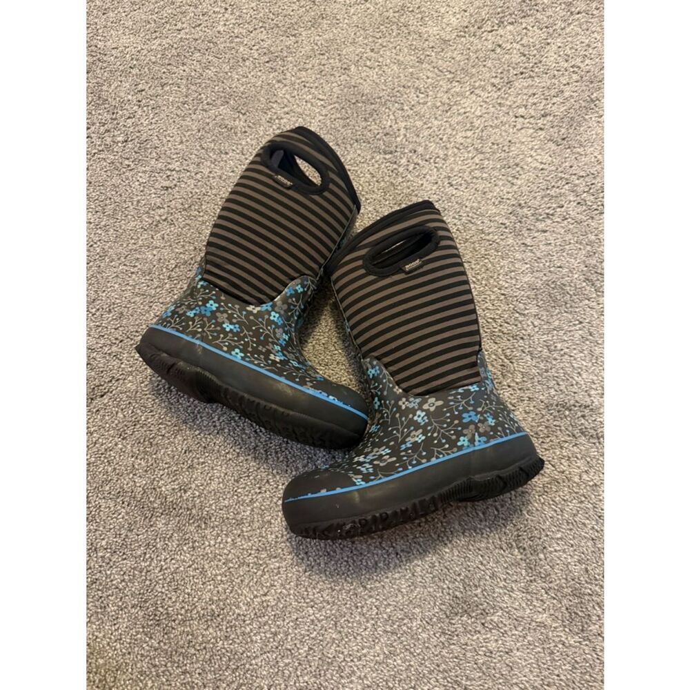BOGS Black and Blue Floral Snow Boots Sz 12